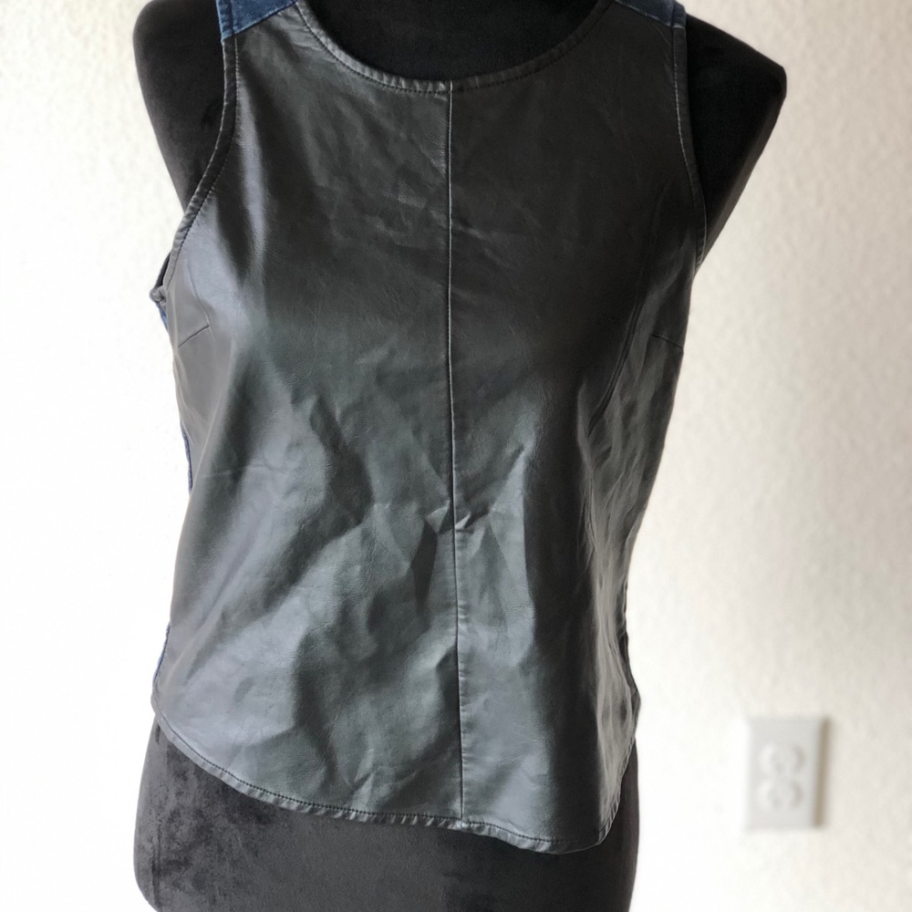 Lee Cooper top